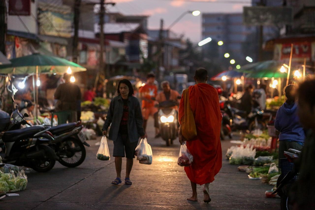 โรงแรมนางรอง Eksteriør bilde